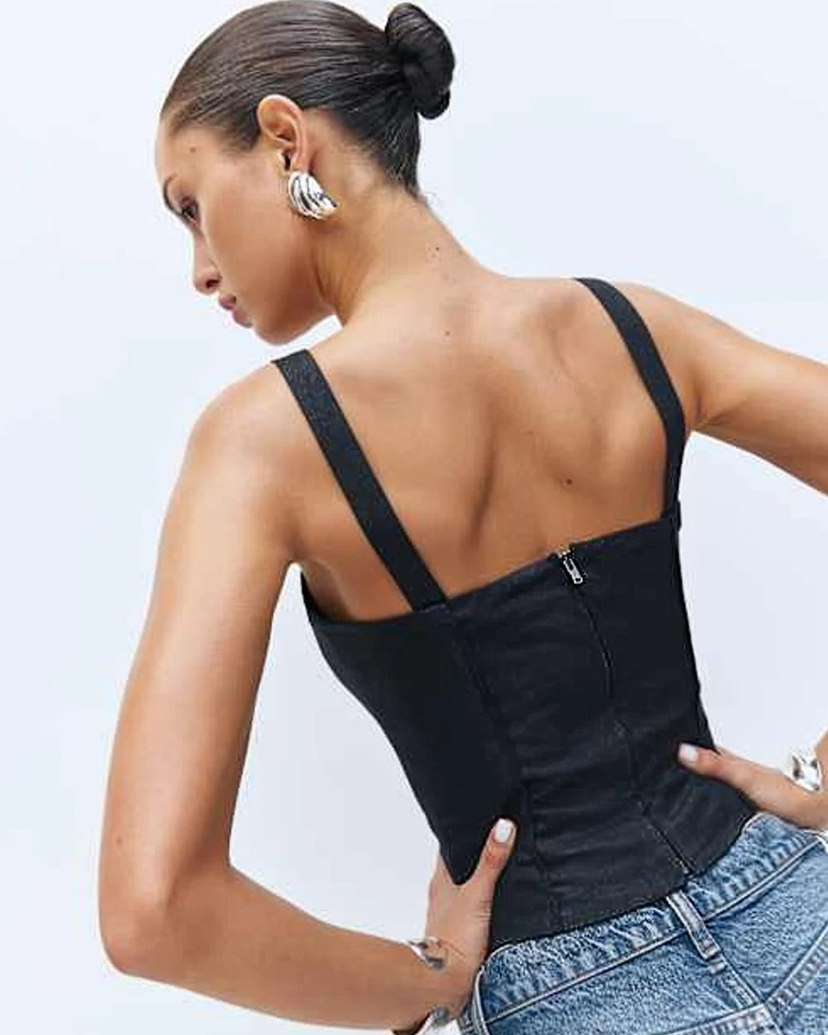 topwear,tops,casual, vacation,minimal, summer,woven,cotton,black,solid,criss cross detail,zipper,slim fit,fitted,waist length,straight hem,sweetheart neck,shoulder strap,sleeveless, OY1906	, 25060006GG