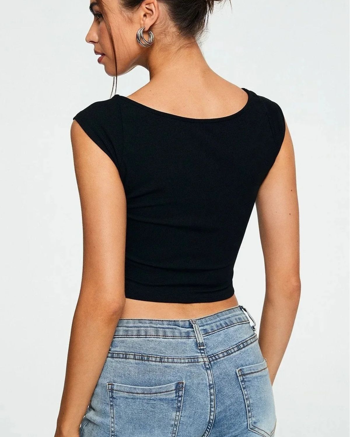 sweetheart-neck-crop-top,SWEET HEART NECKLINE TOP,topwear,tops,casual,streetwear,knitted,single jersey,black,solid,slim fit,crop,crop,diamond neck,sleeveless