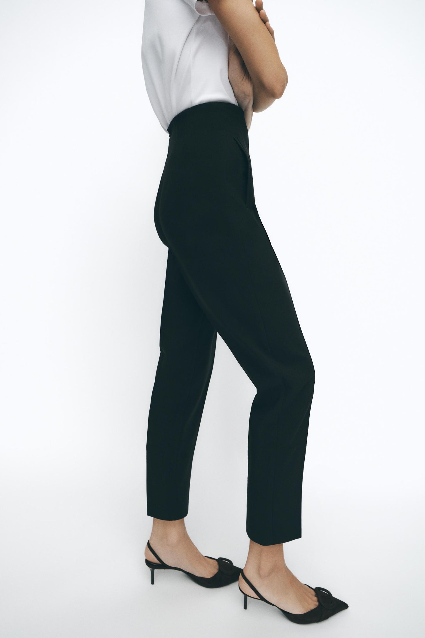 Black High-Waist Tapered Trouser