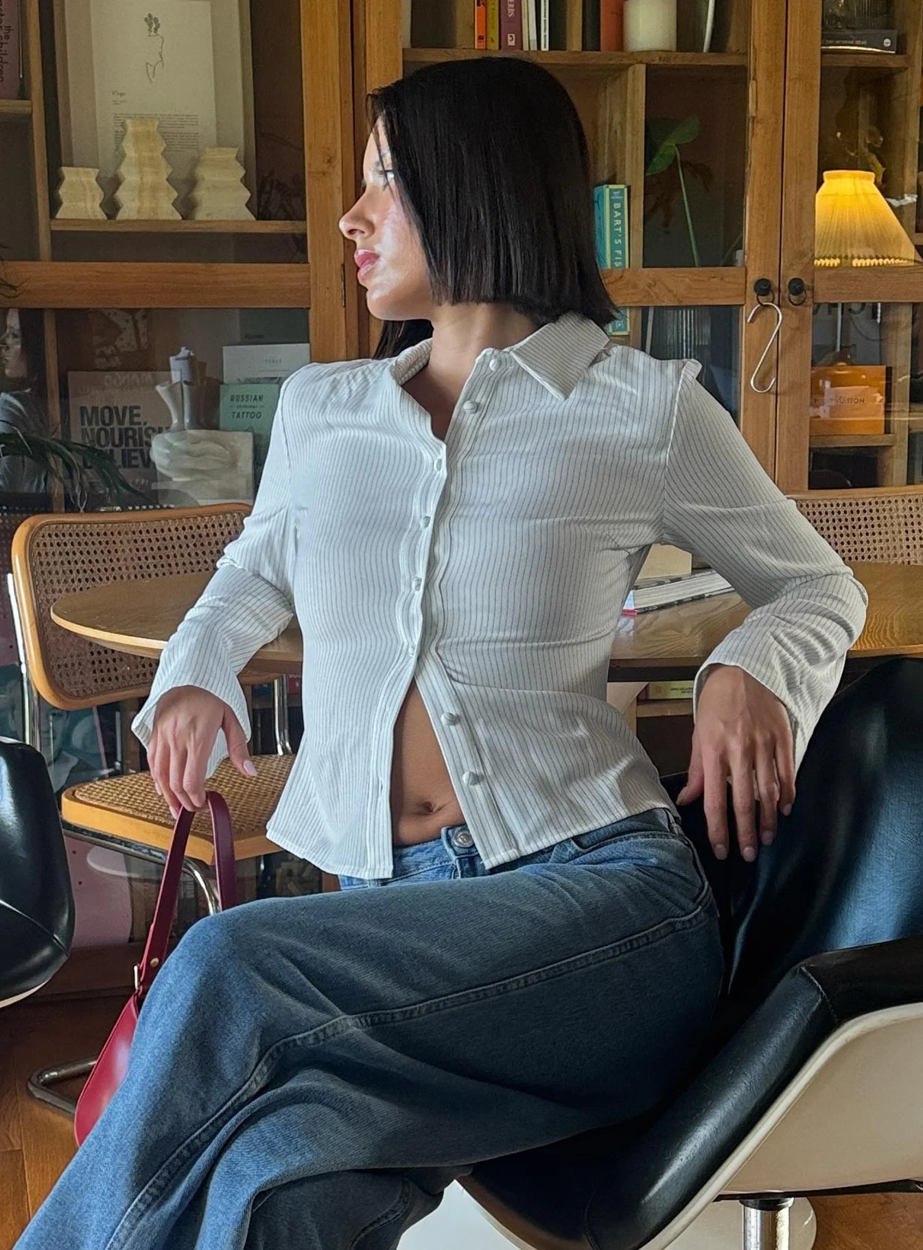 topwear,shirts,casual, semi-formal,minimal, streetwear,summer,woven,polycotton,white,stripes,slim fit,regular,straight hem,collared,flared sleeves,long sleeves	25040008GG, OY1021