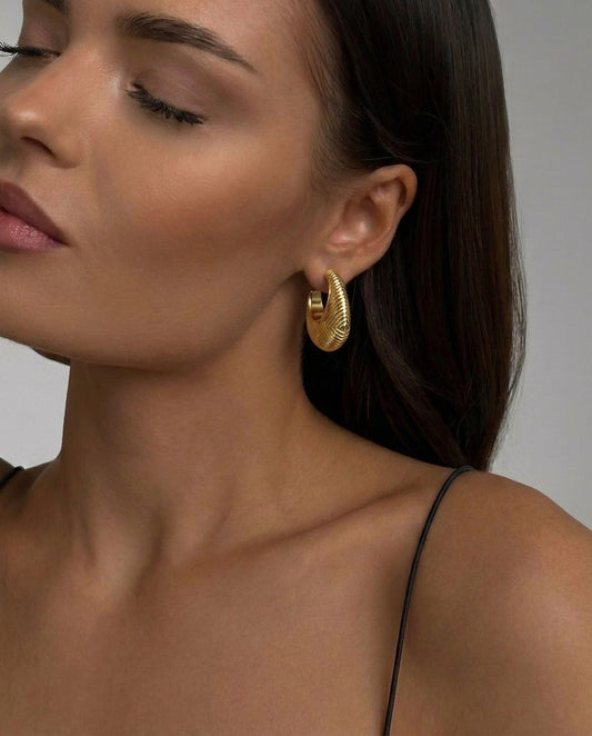 The Ribbed Drop Hoop Earrings - Gold