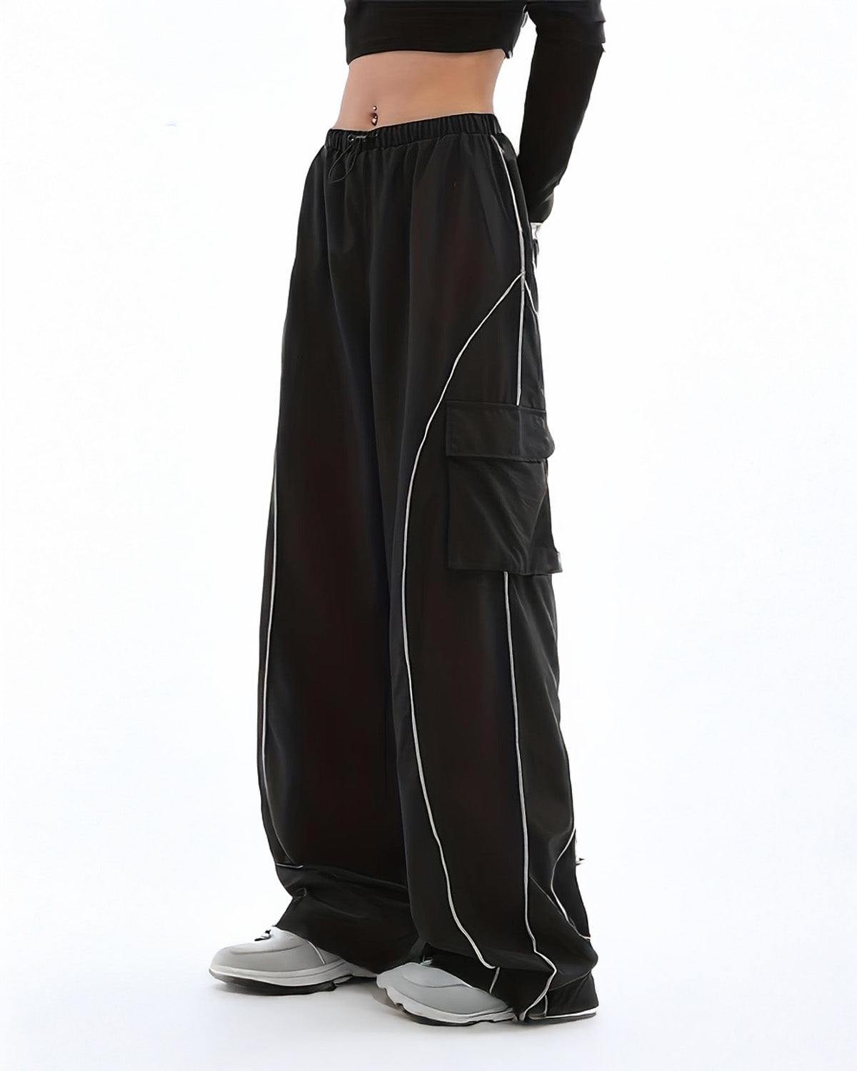 CONTRAST STRIPE TROUSERS IN BLACK,bottomwear,trousers,casual,streetwear, urban fit,woven,poplin stretch,black,flap pocket,baggy fit,wide leg,full length,high rise,25010037GG,OY1338