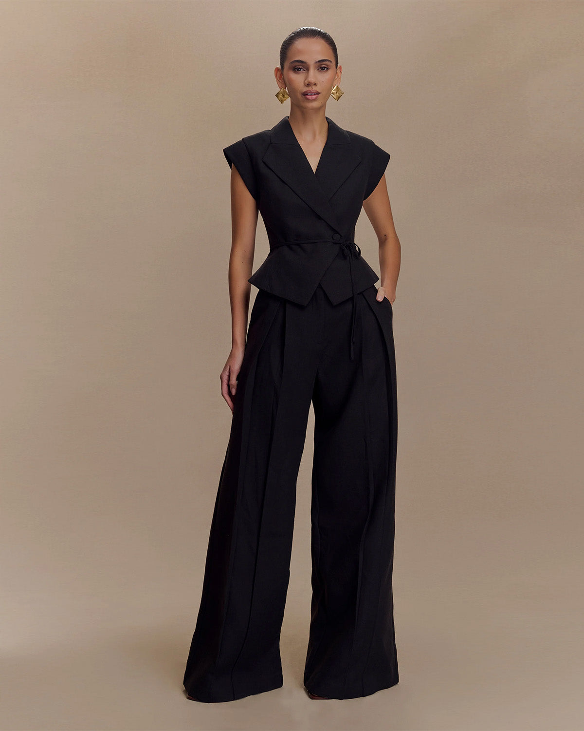 coord sets,bottomwear, topwear,formal, semi-formal, summer,urban fit, genz, minimal,woven,cotton,,,black,solid,panelling,tie up string,regular fit top,waist coat,waist length,straight hem,lapel collar,no straps,no sleeves,no sleeves,tie up top,pants,wide leg pants,full length,straight hem,mid rise waist,pockets	25070025GG, Oy3054