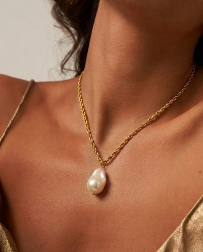 The Baroque Pearl Pendant Necklace - Gold
