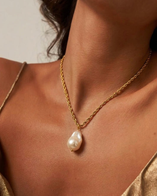 The Baroque Pearl Pendant Necklace - Gold