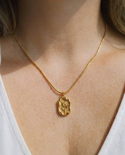 The Tulip Medallion Necklace - Gold