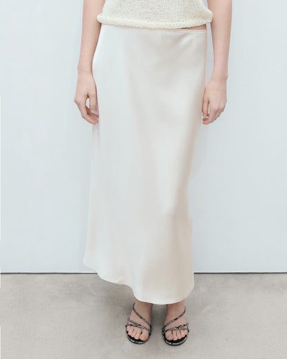 bottomwear,skirts,casual chic, outdoor events, party,glam, summer, urban fit, vintage,woven,satin,white,zipper,skinny fit,a-line skirt,maxi,a-line,mid rise	25070010GG, OY2083