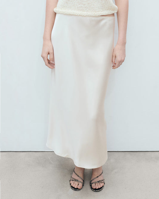 bottomwear,skirts,casual chic, outdoor events, party,glam, summer, urban fit, vintage,woven,satin,white,zipper,skinny fit,a-line skirt,maxi,a-line,mid rise	25070010GG, OY2083