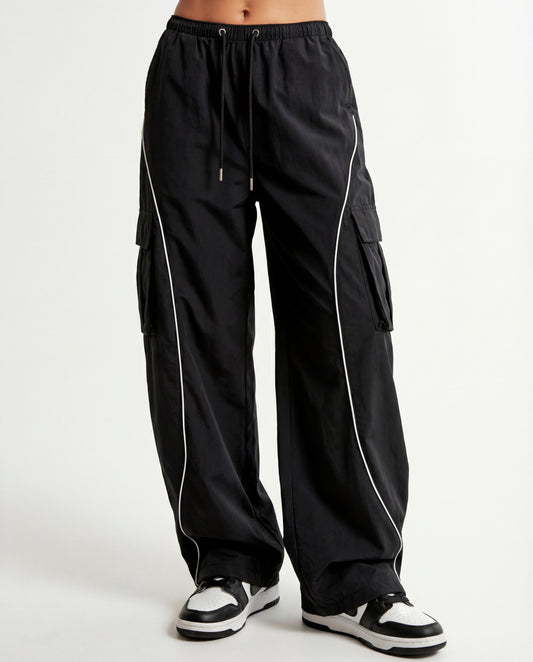 CONTRAST STRIPE TROUSERS IN BLACK,bottomwear,trousers,casual,streetwear, urban fit,woven,poplin stretch,black,flap pocket,baggy fit,wide leg,full length,high rise,25010037GG,OY1338