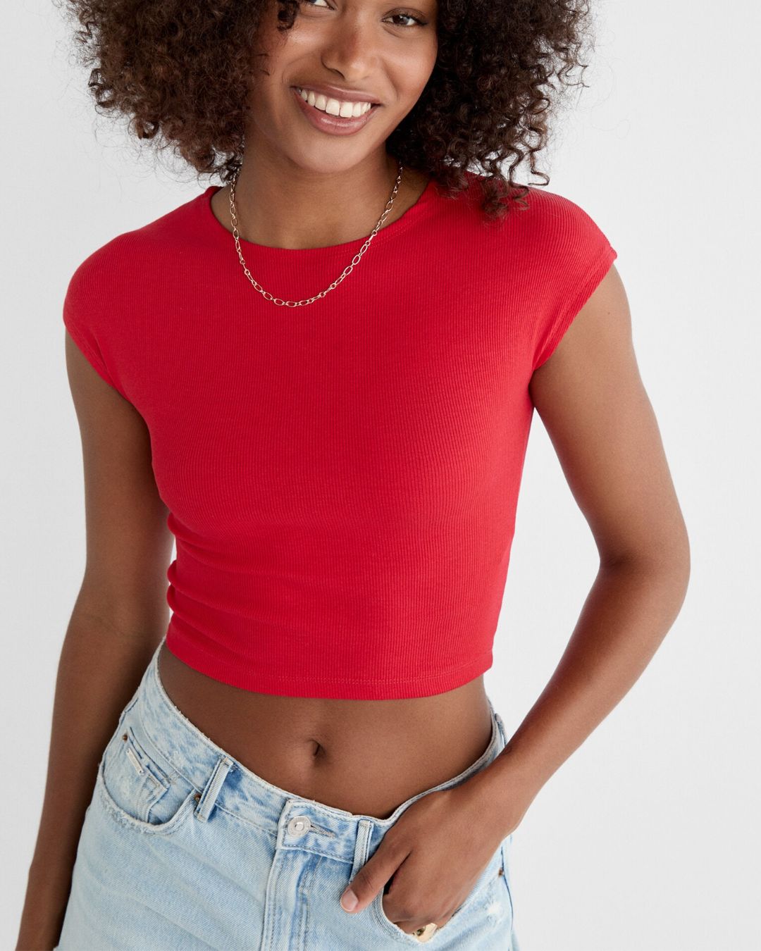 RIBBED FITTED TOP,Color: Red
Fabric: Ribbed
Fit: Slim Fit 
Length: Regular 
Neck: Crew Neck
Sleeves: Sleeveless
Print: Solid,topwear,tops,casual,streetwear,knitted,ribbed,red,solid,slim fit,fitted,regular,crew neck,sleeveless,suited for influencer,ribbed-fitted-top-red