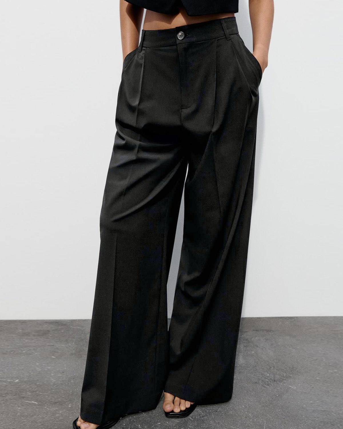 PLEATED WIDE LEG PANTS,Color: Black
Fabric: 95% poly 5%spandex
Fit: Tailored Fit 
Length: Full Length (41")
Waist: High Rise 
Closure: Zip & Button
No. of Pockets: 2
Print: Solid,pants,bottomwear,pants,semi-formal,business outfit,stretchable,polyester, spandex,black,pleated,tailored fit,wide leg,full length,high rise,24090017GG