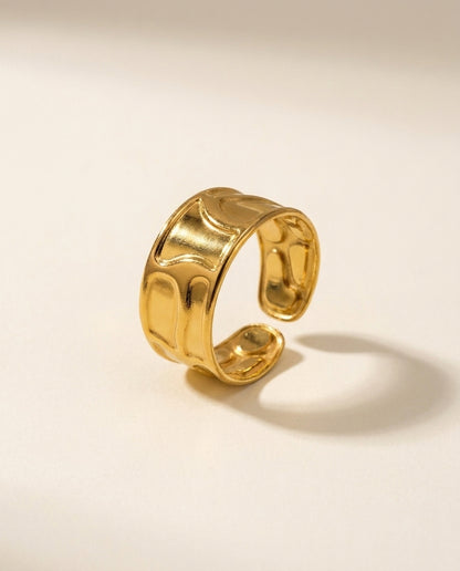 The Molten Band Ring - Gold