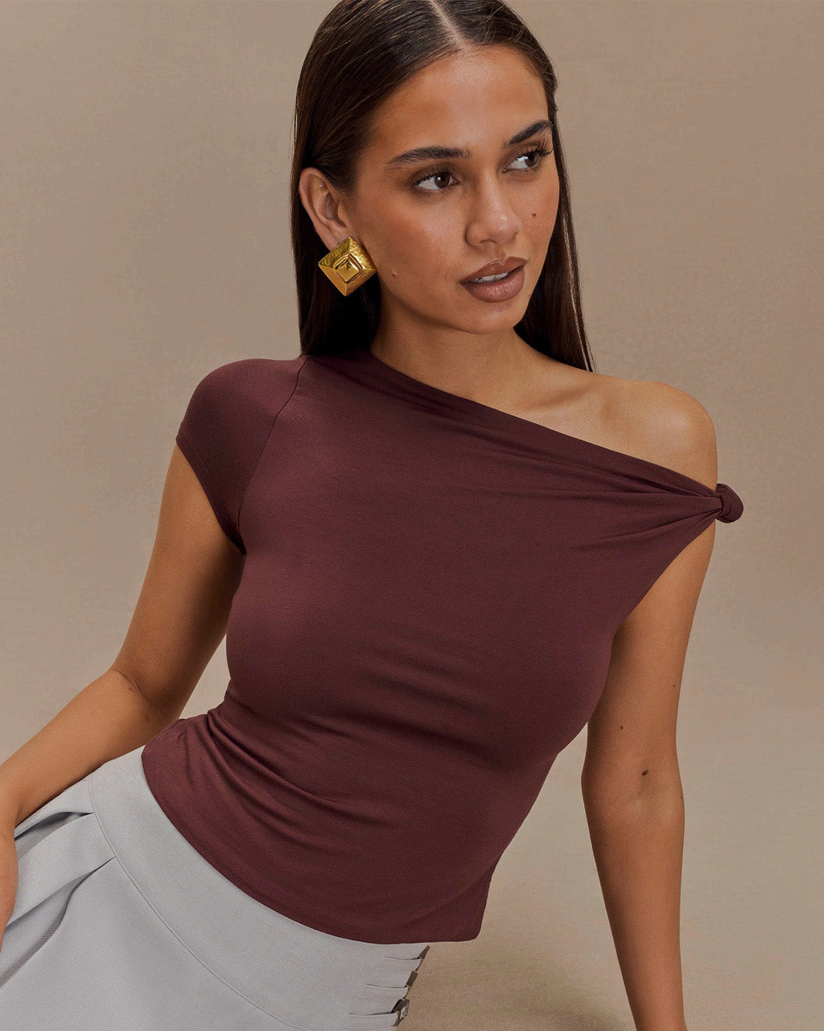 Knot Up Shoulder Fitted Top In Brown