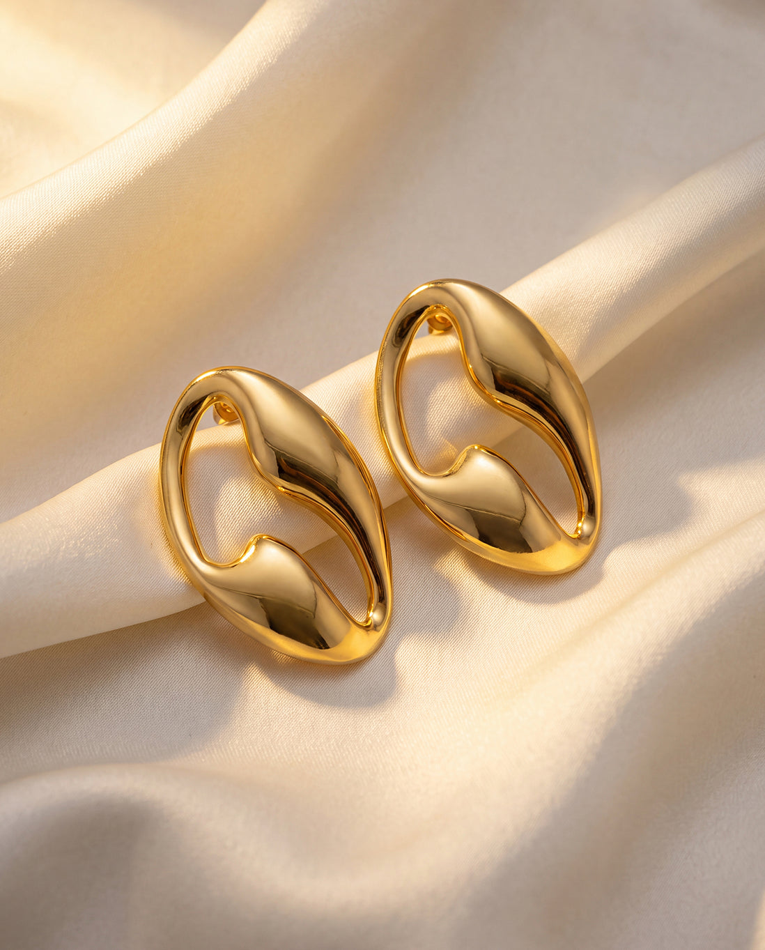 The Fluid Hoop Anti Tarnish Earrings - Gold