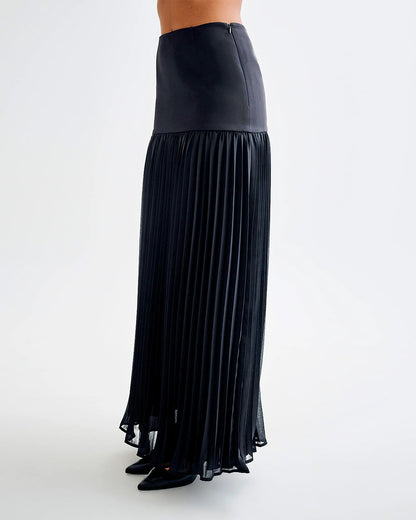 bottomwear,skirts,casual chic, outdoor events, vacation,soft girl, summer,,chiffon,panelling,black,panelled, pleated,zipper,relaxed fit,flared,maxi,flared,mid rise, OY2079, 25060052GG