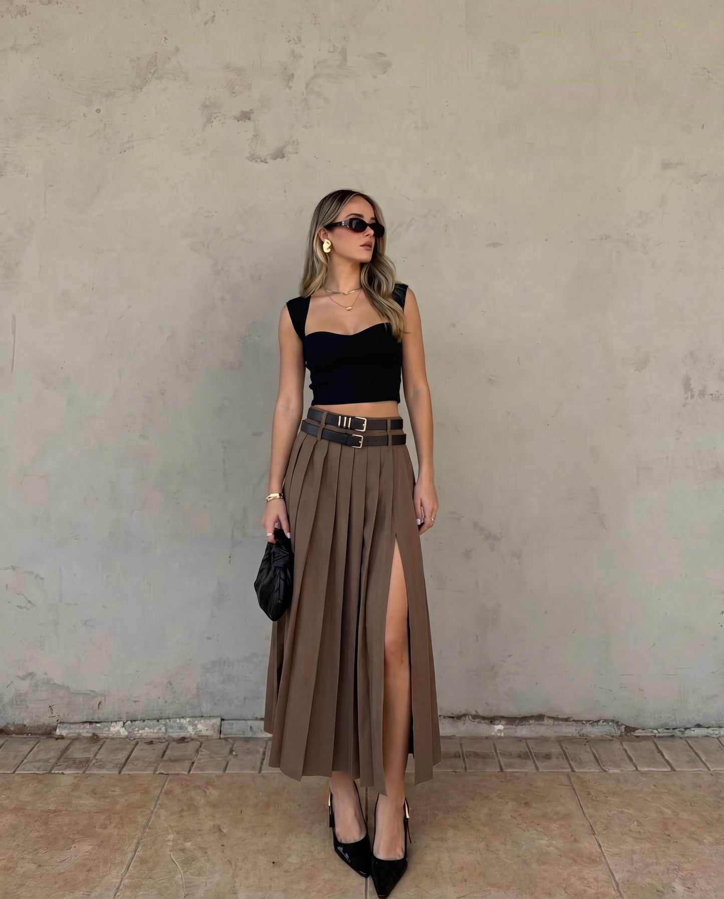 Brown Pleated Slit Skirt With Detachable Belts