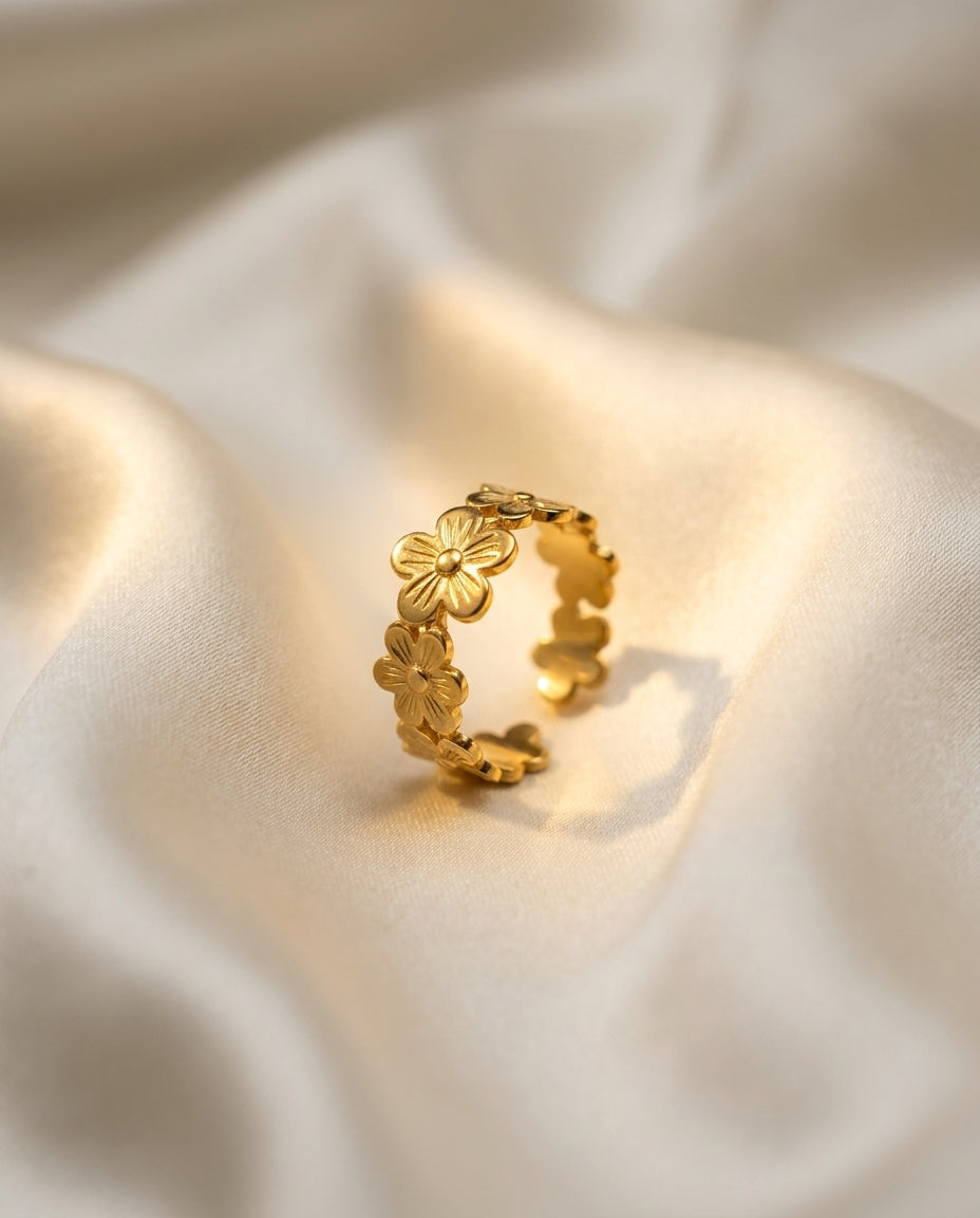 The Daisy Cluster Ring - Gold