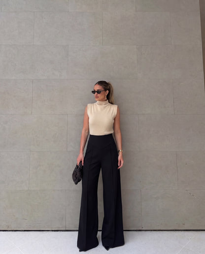 Sculpted Waist Pleated Black Trousers
