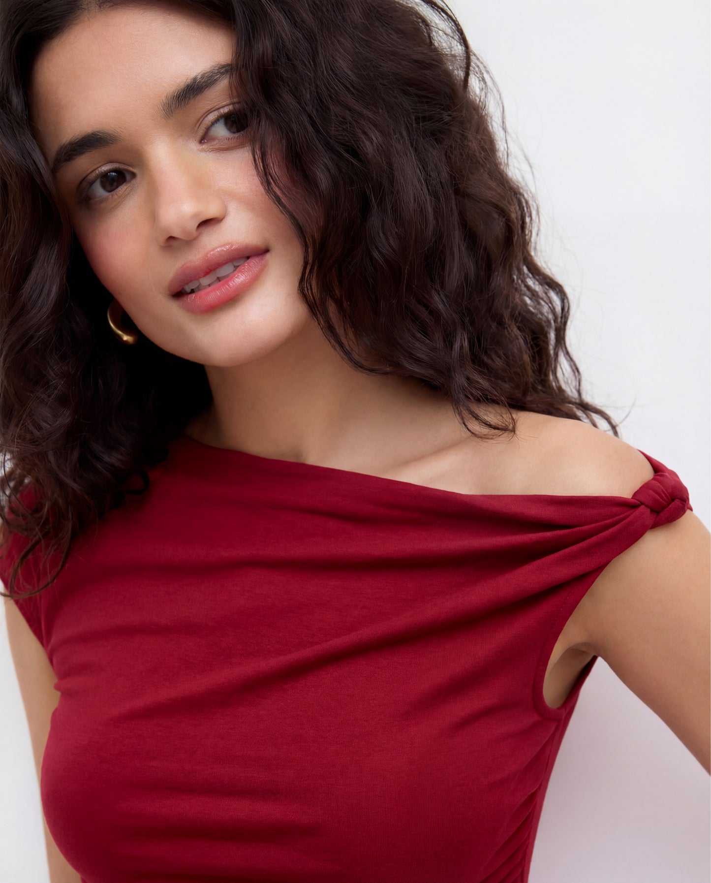 Knot Up Shoulder Fitted Top In Burgundy