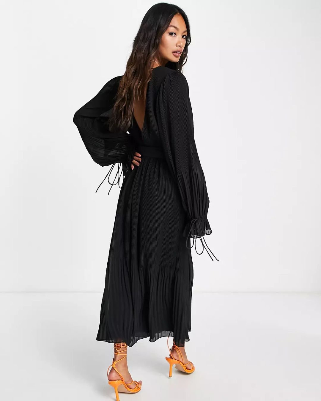 pleated-midi-dress-black,PLEATED MIDI DRESS,Color: Black
Fabric: Georgette
Type: A-Line
Fit: Regular Fit
Length: Midi
Neck: Plunge Neckline
Sleeve: Bishop Sleeve
Closure: Button
Trims: Belt
Print: Solid
Details: Pleated Fabric,dresses,dresses,party,glam,woven,georgette,black,solid,pleated,belt,regular fit,a line,midi,plunge neckline,bishop sleeves,long sleeves,deep back
