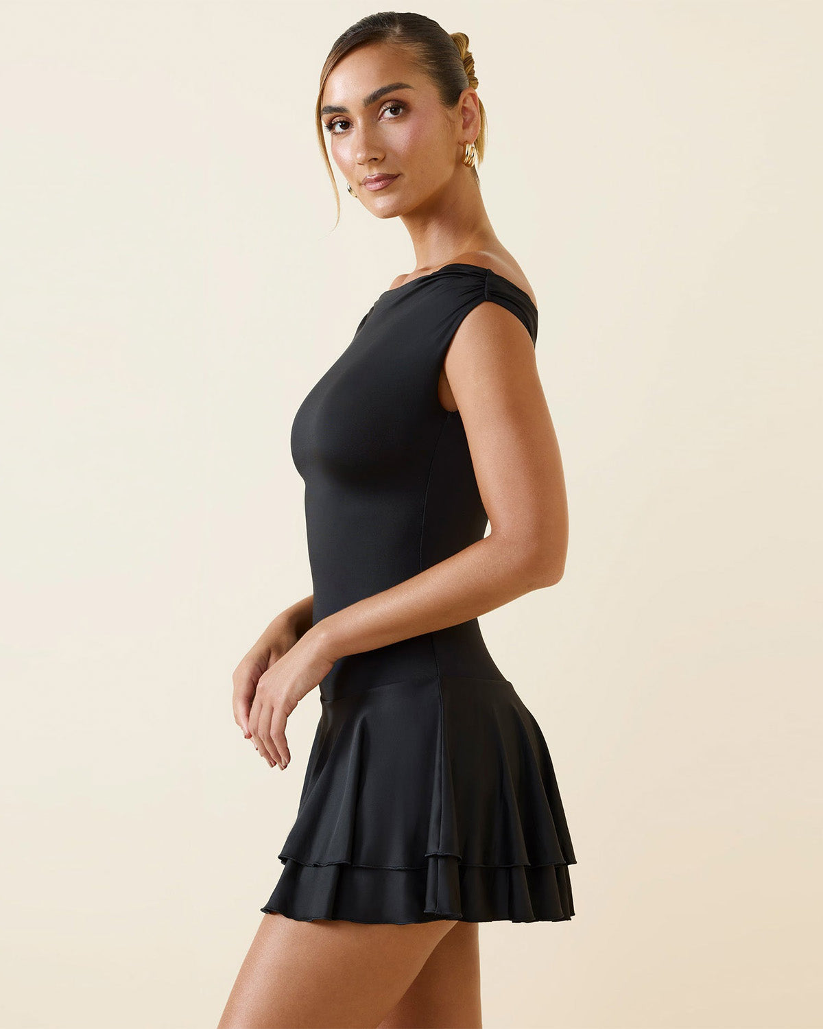 dresses,dresses,date night, outdoor event, party, statement,bold, glam, streetwear,knitted,lycra, satin,black,solid,gathered,skinny fit,fit and flare,mini,tiered hem,off shoulder neck,sleeveless,Color: Black
Fabric: Satin, Lycra
Type: Fit & Flare Dress
Fit: Skinny Fit
Length: Mini
Neck: Off Shoulder Neck
Sleeve: Sleeveless
Print: Solid
Hem: Tiered Hem
Details: Gathering on the shoulder edge. ,OFF SHOULDER TIERED HEM FITTED DRESS,off-shoulder-tiered-hem-fitted-dress-black-oy1216