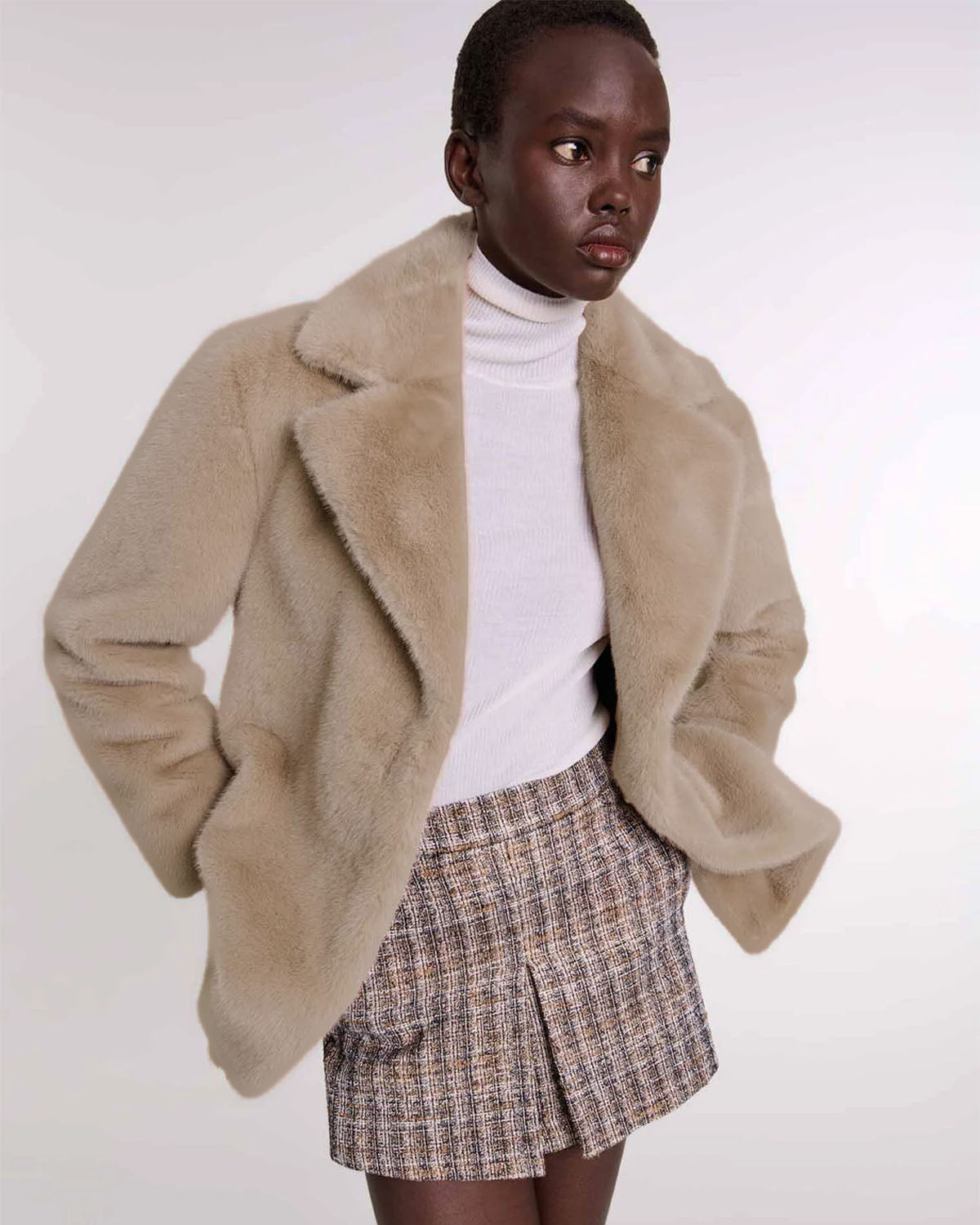 outer wear,coats,casual, outdoors,minimal, streetwear, winter wear,woven,fur,beige,solid,textured,relaxed fit,single breasted,longline,straight,lapel collar,set in sleeve,long sleeves,OY2257	25090067GG