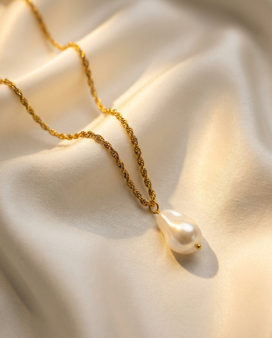 The Baroque Pearl Pendant Necklace - Gold