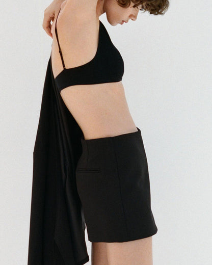 bottomwear,skorts,casual, vacation,bohemian, streetwear, utilitarian,woven,polyester,black,panelled,zipper,relaxed fit,slit,mini,asymmetric,mid rise	OY2171,25080010GG