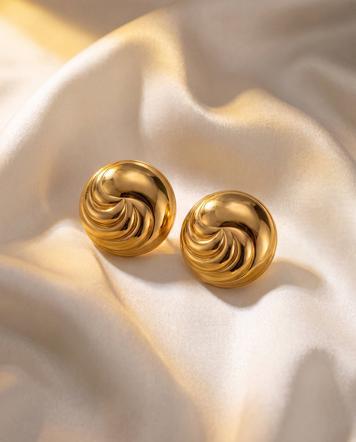 The Wave Disc Anti Tarnish Earrings - Gold