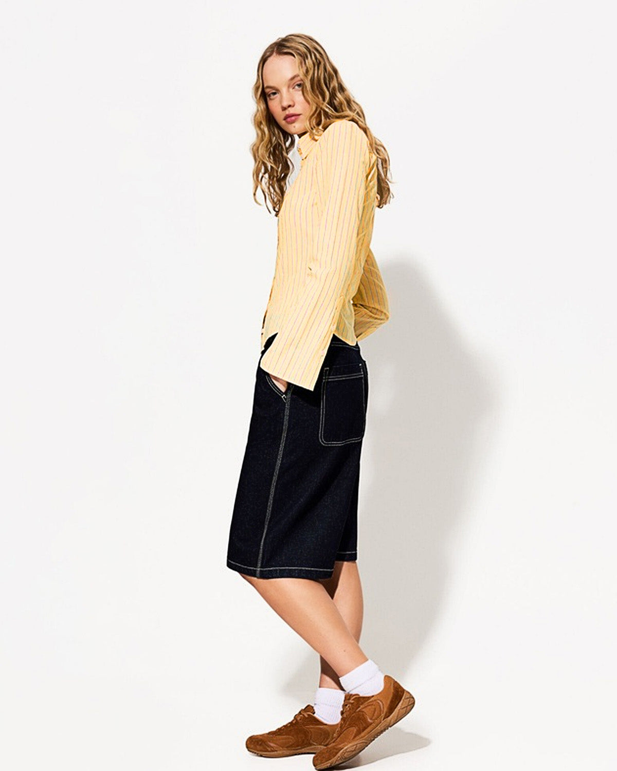 topwear,shirts,casual, semi-formal,minimal, streetwear,summer,woven,polycotton,light yellow,stripes,,slim fit,regular,curved hem,collared,flared sleeves,long sleeves	25040009GG, OY1021