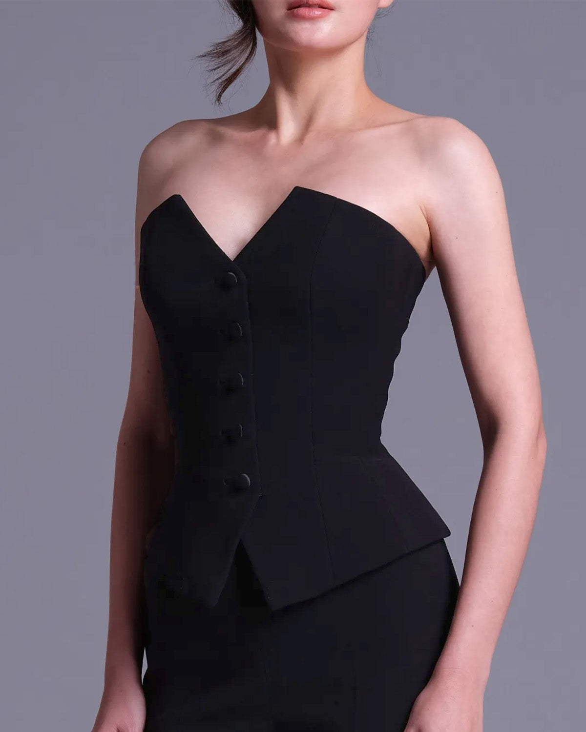 topwear,tops,semi-formal, outdoor events,bold, creative workwear, summer,woven,cotton twill,black,solid,tailored fit,bandeau,regular length,slit hem,sweetheart neck,sleeveless,25010059GG,OY1702
