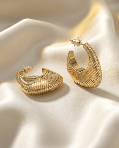 The Ribbed Drop Hoop Earrings - Gold