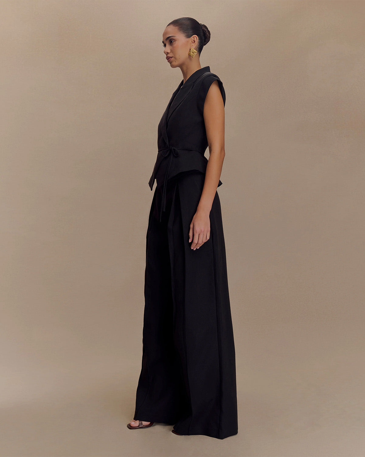 coord sets,bottomwear, topwear,formal, semi-formal, summer,urban fit, genz, minimal,woven,cotton,,,black,solid,panelling,tie up string,regular fit top,waist coat,waist length,straight hem,lapel collar,no straps,no sleeves,no sleeves,tie up top,pants,wide leg pants,full length,straight hem,mid rise waist,pockets	25070025GG, Oy3054