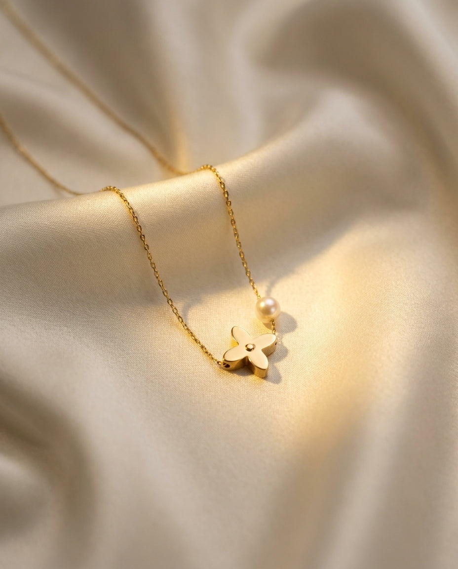 The Clover Pearl Necklace - Gold