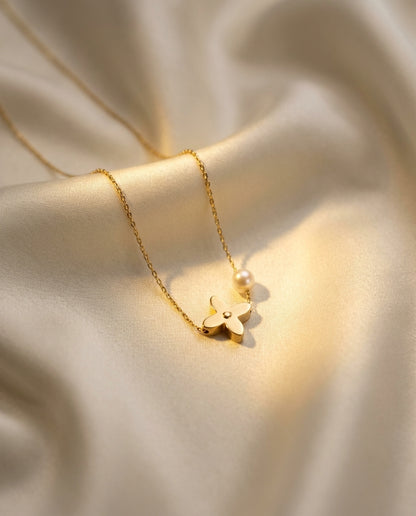 The Clover Pearl Necklace - Gold