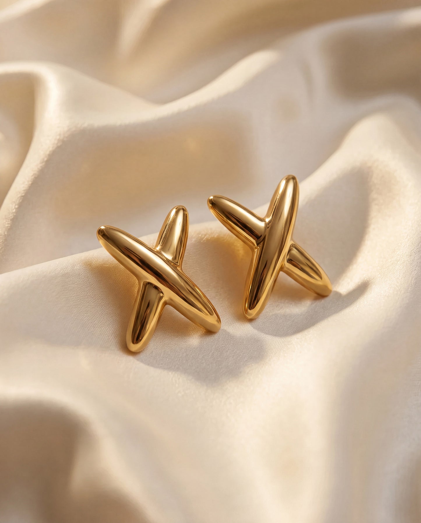 The Kiss Stud Anti Tarnish Earrings - Gold