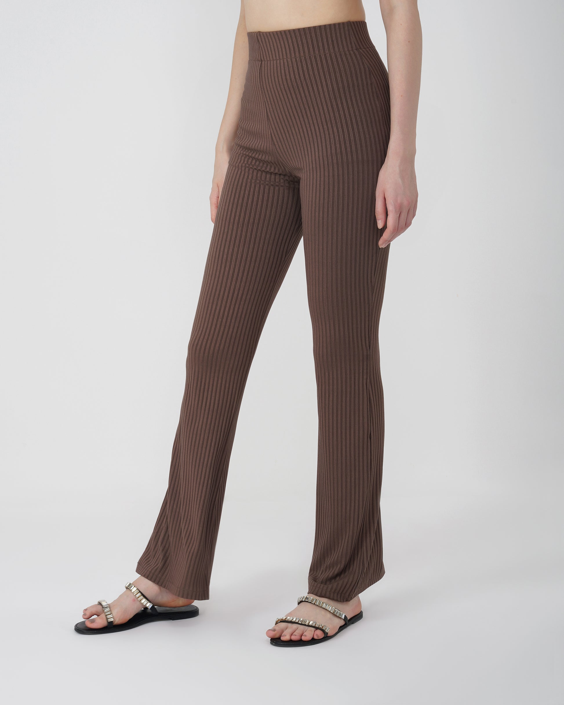 RIBBED FLARED TROUSER,Color: Chocolate Brown
Fabric: Ribbed 
Fit: Flared Fit 
Length: Full Length (43 inches)
Waist: High Rise
Print: Solid
Details: Ribbed Surface,bottomwear,trousers,casual,knitted,ribbed,chocolate brown,flared fit,flared,full length,flared,high rise,suited for influencer,ribbed-flared-trouser-chocolate-brown