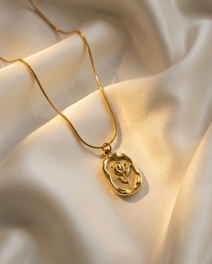 The Tulip Medallion Necklace - Gold