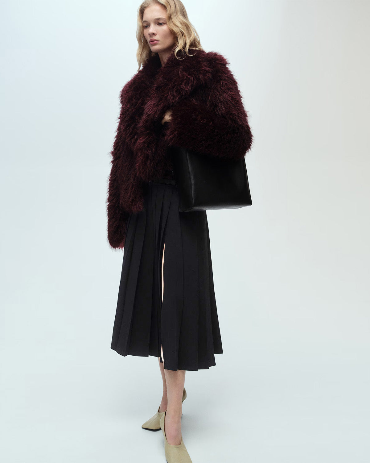bottomwear,skirts,casual chic, outdoor events, party, vacation,soft girl, summer, streetwear, urban fit, vintage,woven,twill,black,pleated,,relaxed fit,a-line skirt,maxi,flared,mid rise	OY2071,25070004GG