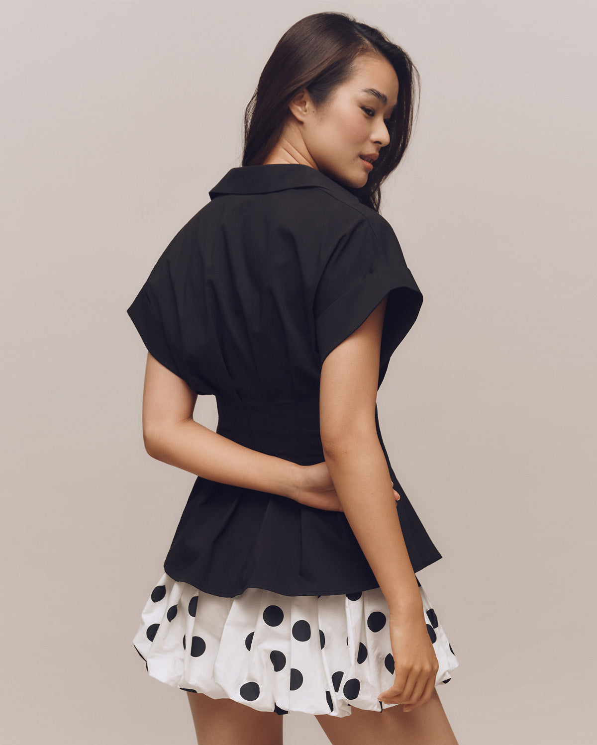 topwear,tops, shirts,casual chic, semi-formal,gen z, millenial, minimal,woven,poplin,black,solid,pleated,buckle,tailored fit,fit and flare,waist length,flared hem,shirt collar,no straps,drop shoulder,short sleeves	OY2121, 25090031GG