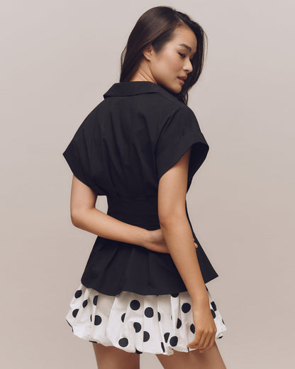 topwear,tops, shirts,casual chic, semi-formal,gen z, millenial, minimal,woven,poplin,black,solid,pleated,buckle,tailored fit,fit and flare,waist length,flared hem,shirt collar,no straps,drop shoulder,short sleeves	OY2121, 25090031GG