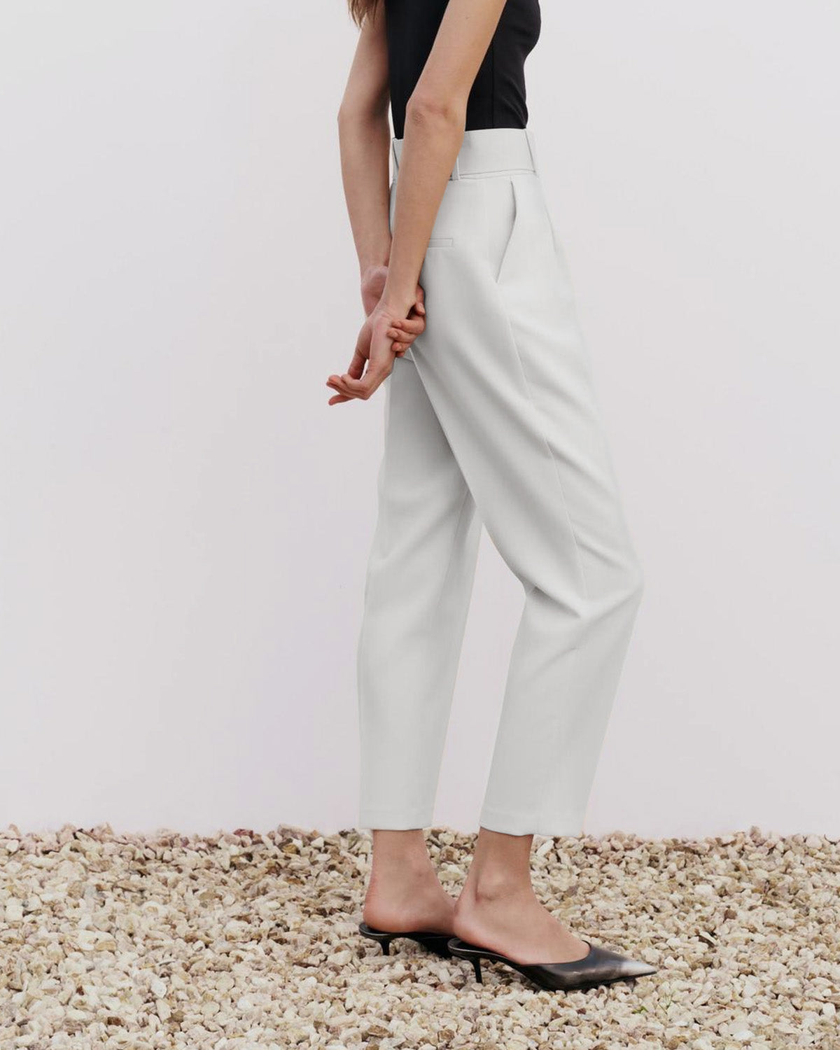 bottomwear,pants,formal, semi-formal,business outfit, urban fit, workwear,woven,polyester, spandex,white,pleated,belt,tailored fit,tapered,full length,high rise	25090037GG, OY942