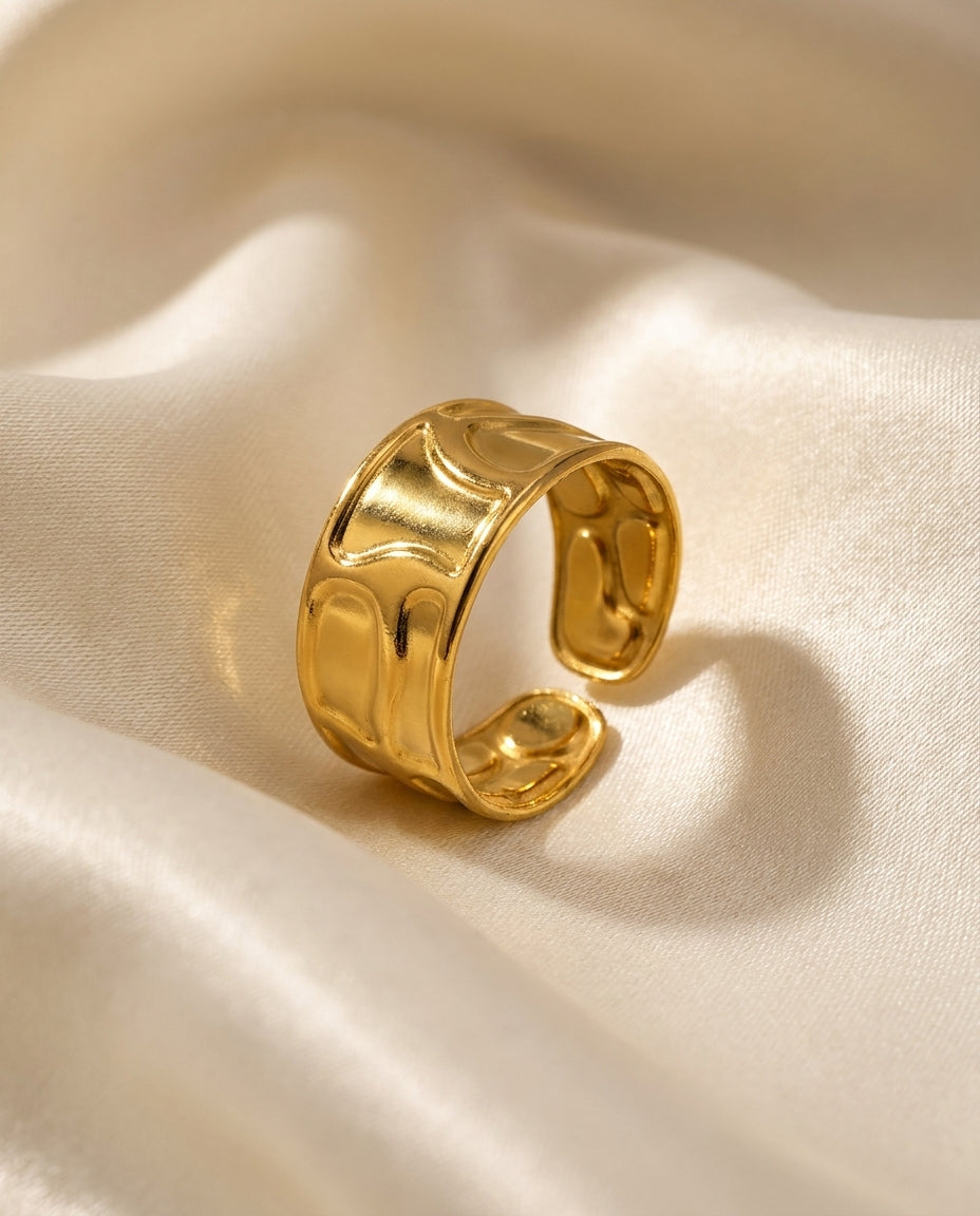 The Molten Band Ring - Gold