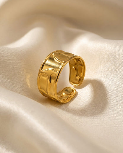 The Molten Band Ring - Gold