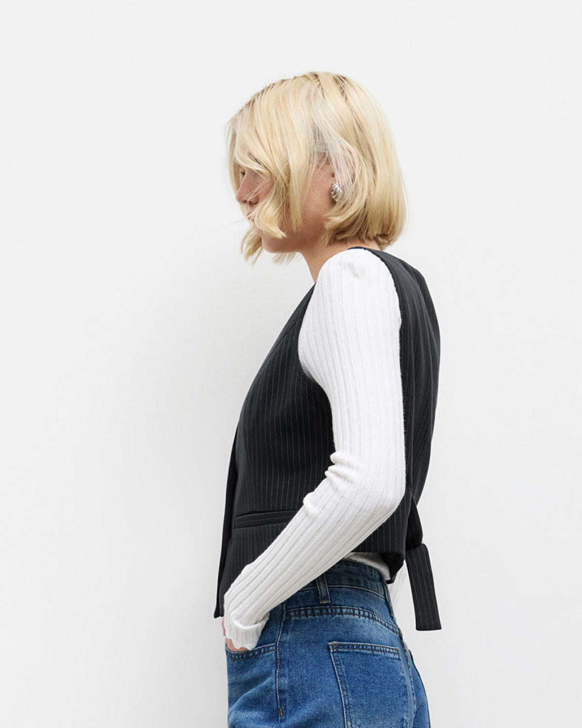 topwear,tops,formal, semi-formal,creative workwear, minimal, summer,woven,polycotton,black,pinstripes, stripes,pinstripes, slit,button,regular fit,vest,waist length,curved hem,v-neck,sleeveless,OY2004, 25060036GG