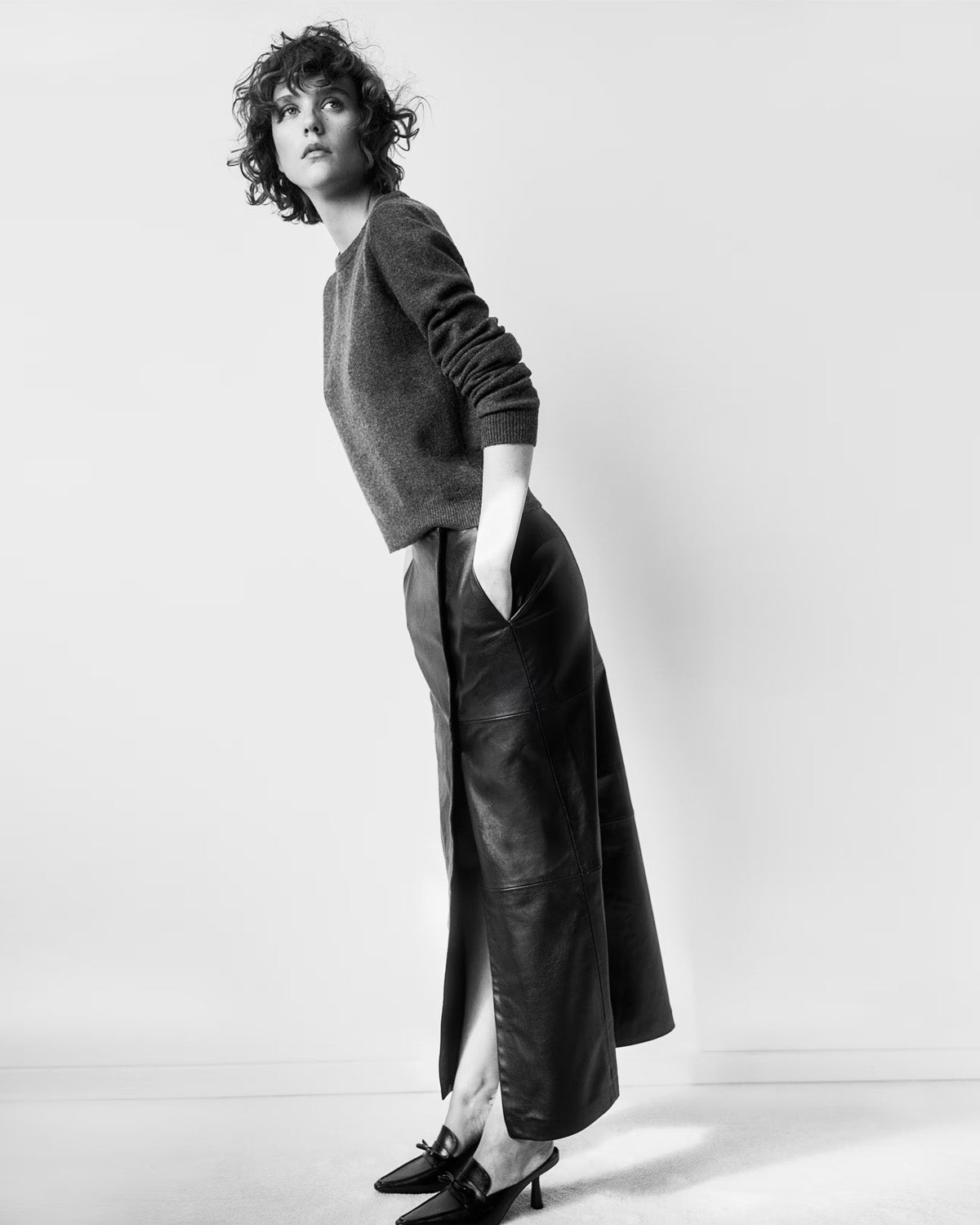 bottomwear,skirts,casual chic, vacation,gen z, streetwear, urban fit,woven,pu leather,,black,panelled,zipper,relaxed fit,a-line skirt,full length,slit,mid rise, OY2221, 25090047GG