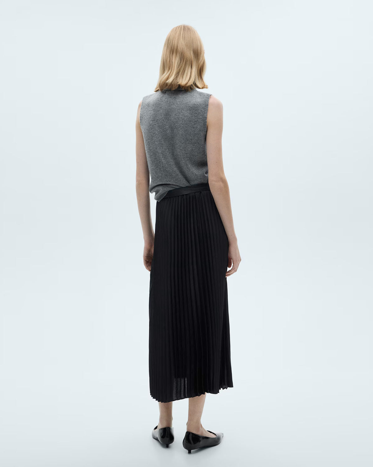 bottomwear,skirts,casual chic, outdoor events, party, vacation,soft girl, summer, streetwear, urban fit, vintage,woven,twill,black,pleated,relaxed fit,a-line skirt,maxi,flared,mid rise	25070005GG, OY2072