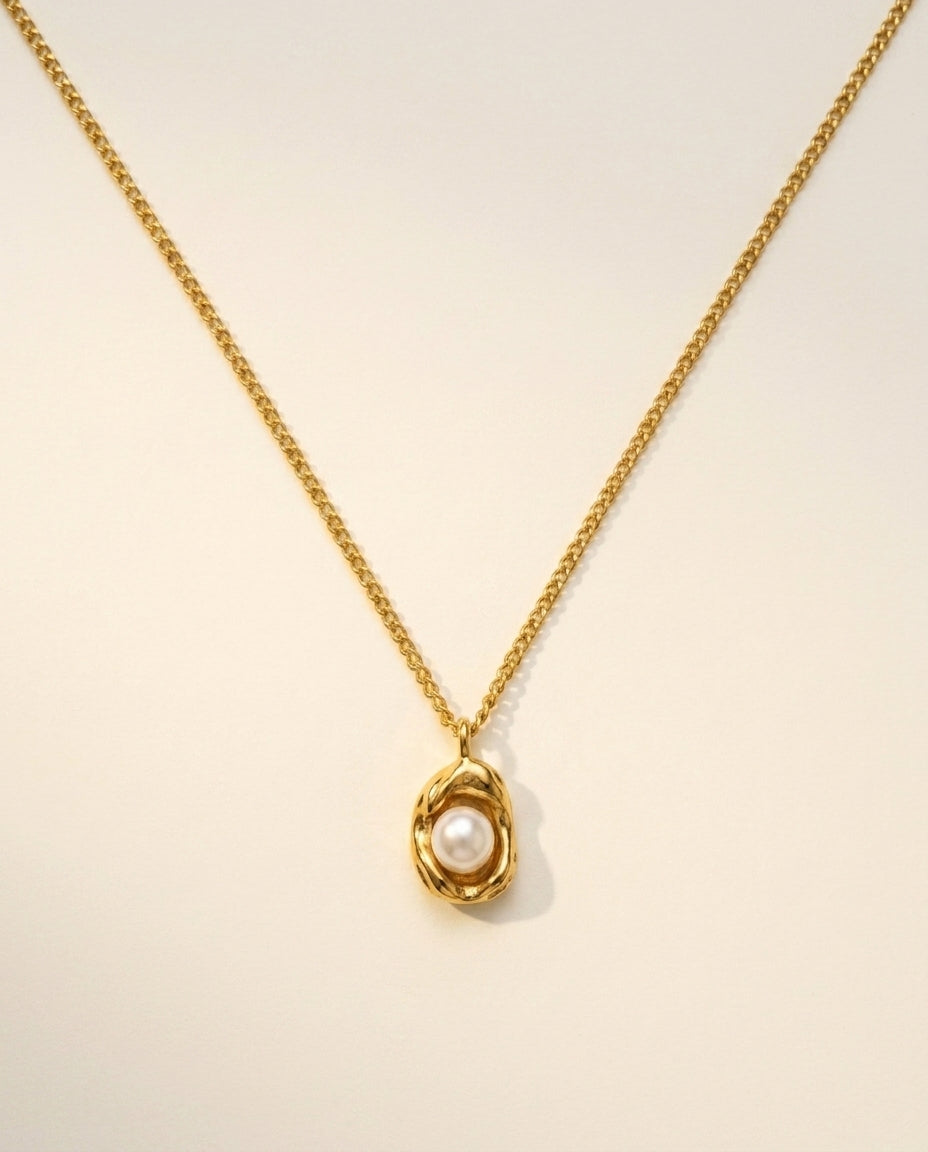 The Cradle Pearl Necklace - Gold