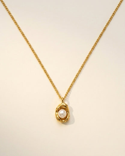 The Cradle Pearl Necklace - Gold