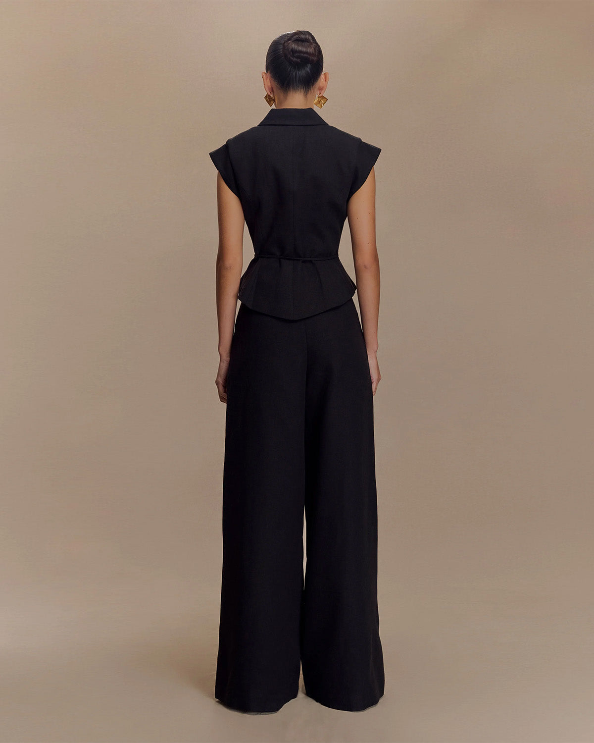 coord sets,bottomwear, topwear,formal, semi-formal, summer,urban fit, genz, minimal,woven,cotton,,,black,solid,panelling,tie up string,regular fit top,waist coat,waist length,straight hem,lapel collar,no straps,no sleeves,no sleeves,tie up top,pants,wide leg pants,full length,straight hem,mid rise waist,pockets	25070025GG, Oy3054
